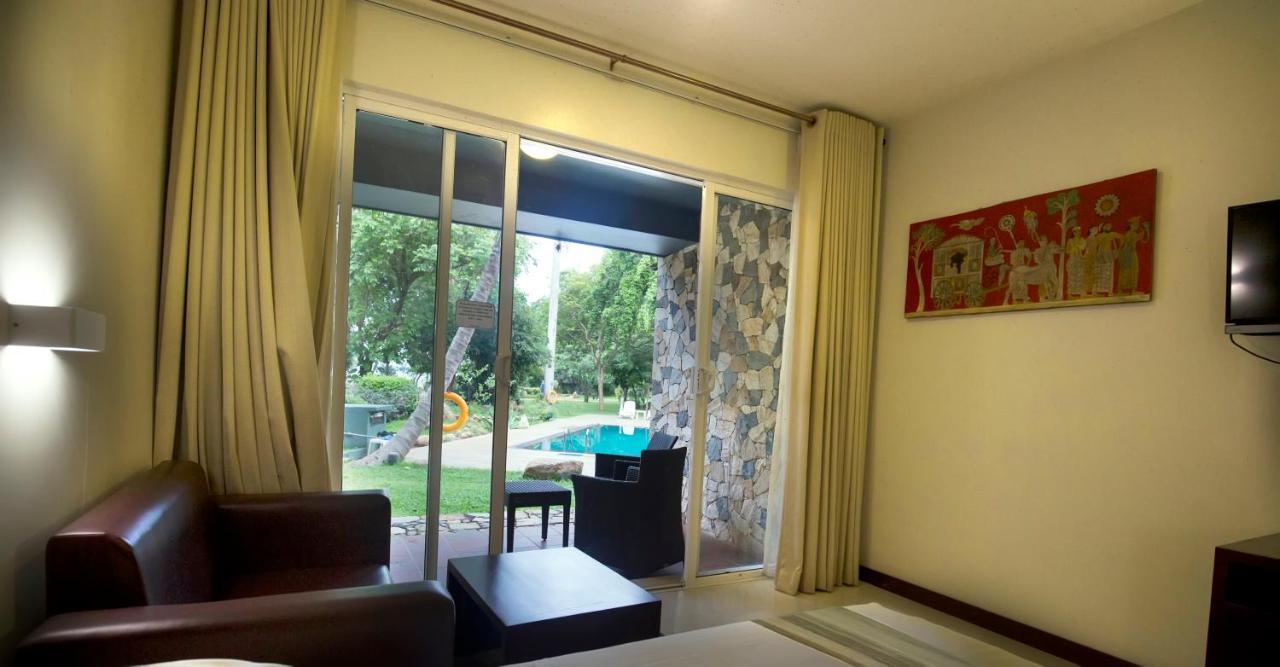 Miridiya Lake Resort Anuradhapura Exterior photo